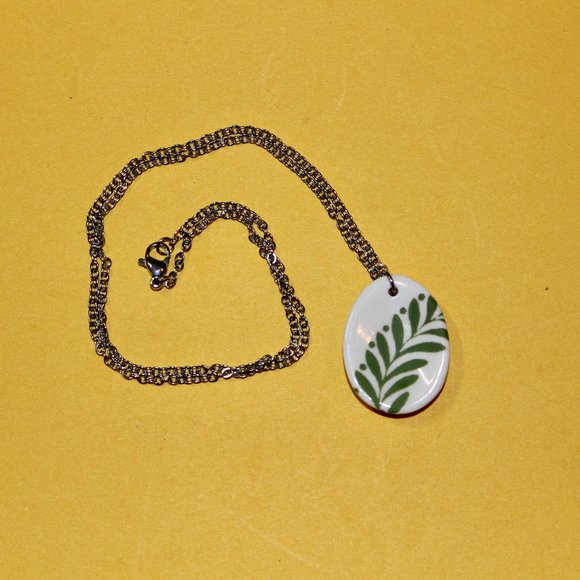 Green and White Ceramic Pendant Necklace - Picture 2 of 4